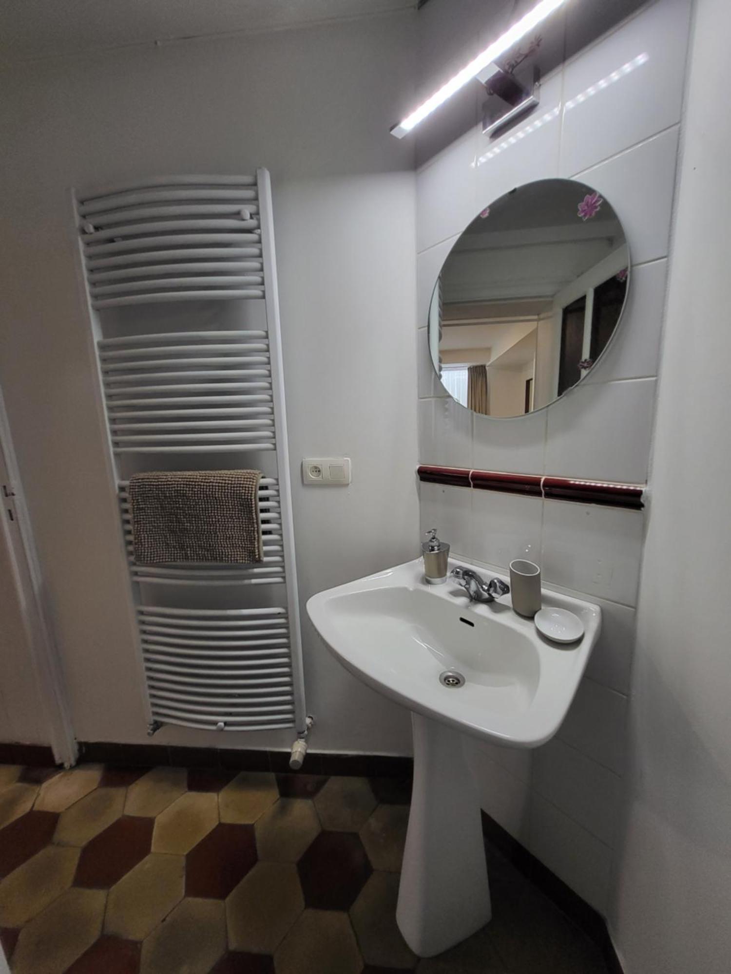Brussels Bed & Blockchain Private With Shared Bathroom * Etterbeek