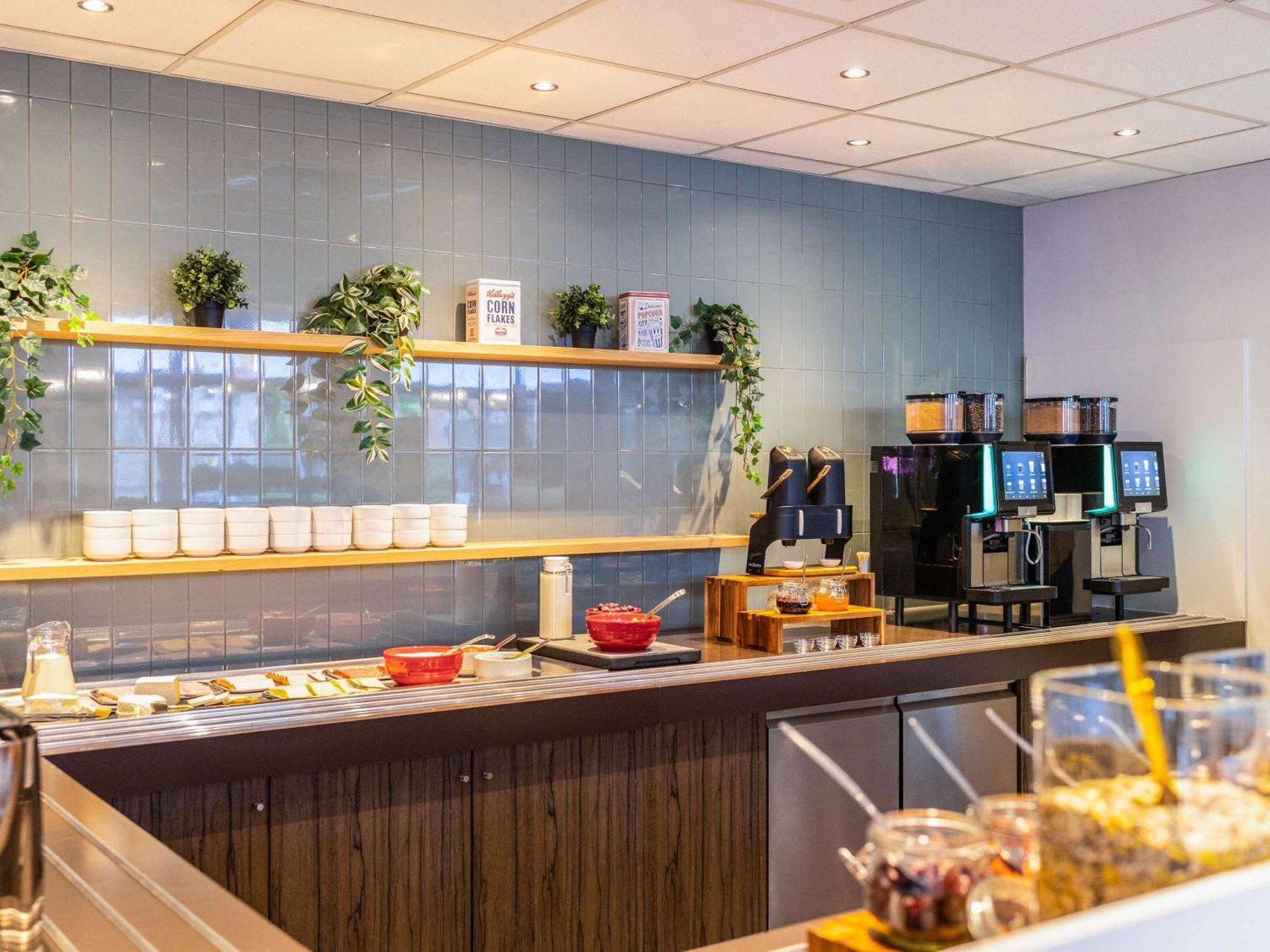 Ibis Styles Brussels Centre Stephanie Hotel 3*