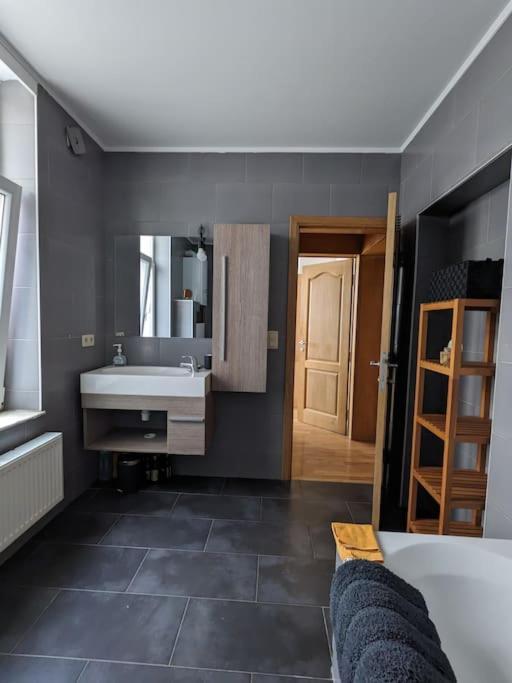 Apartamento Bright, Spacious And Modern In *