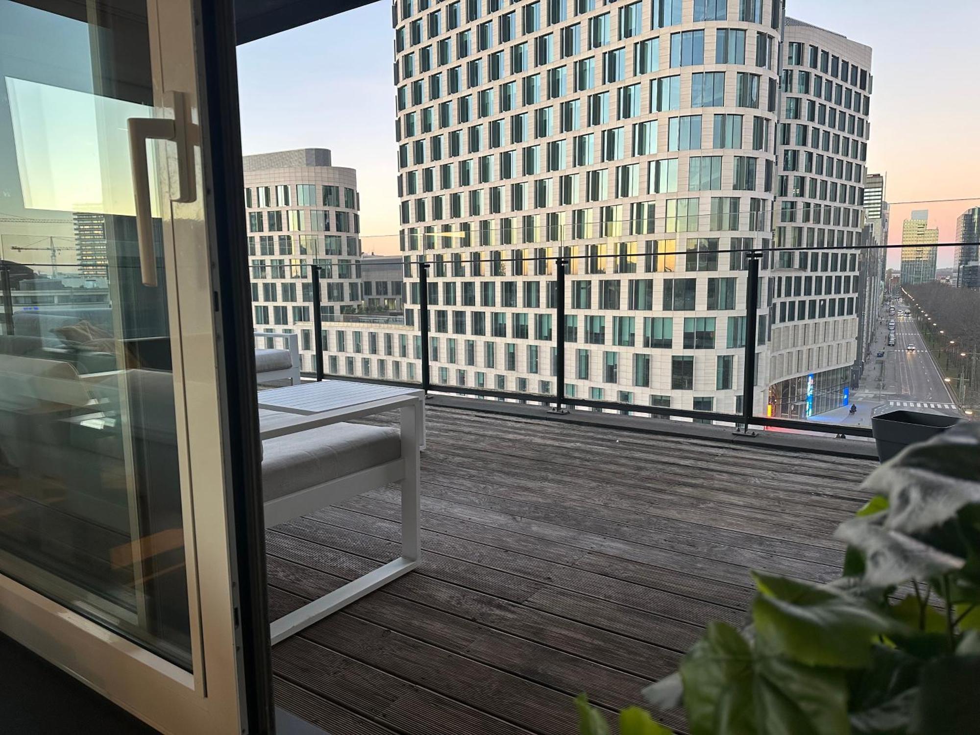 Apartment With Balcony In Center *