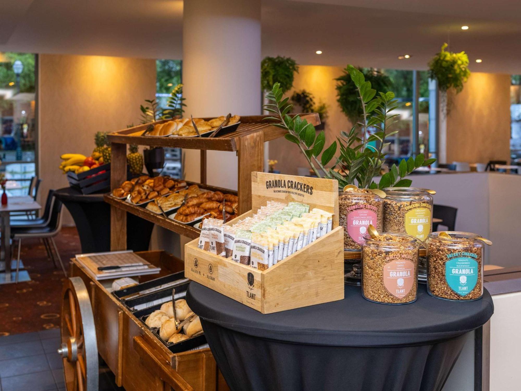 Khách sạn Novotel Centre
