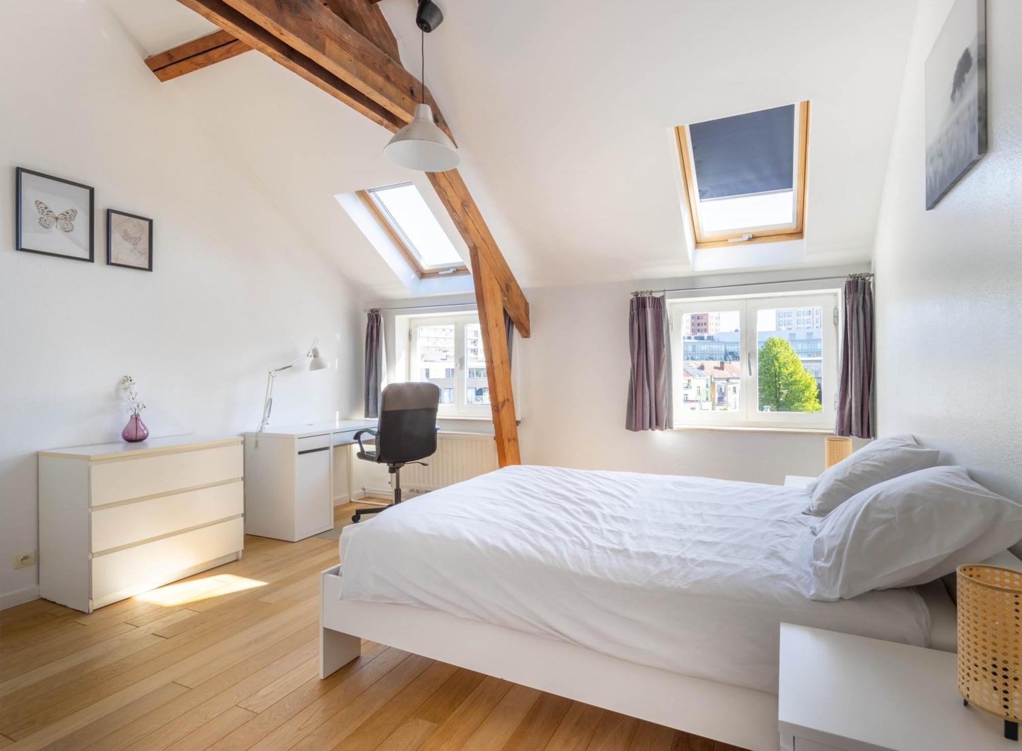 Grand Sapphire Cinquantenaire Apartment