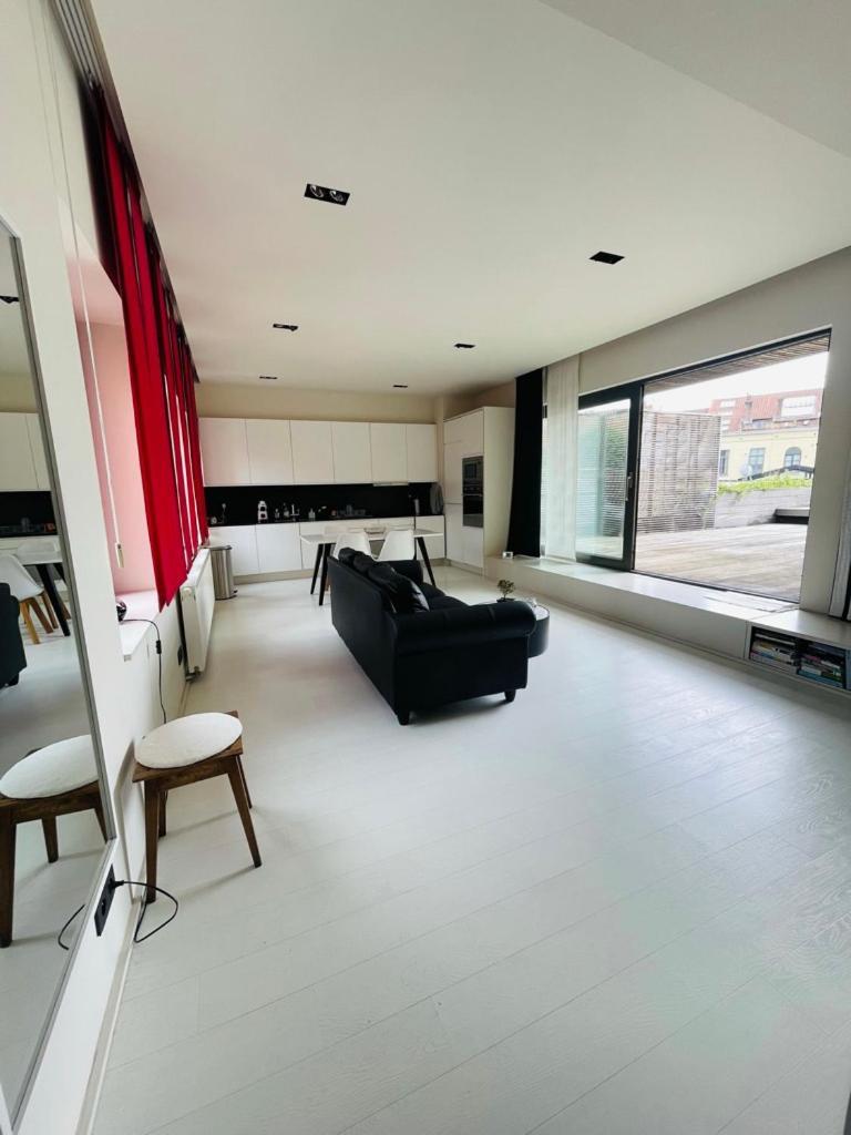 Down Town Penthouse With Private Parking Brussels