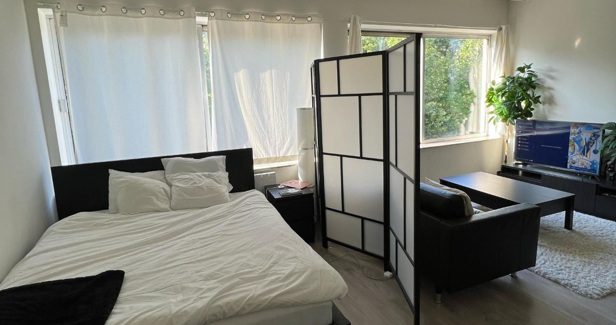 Winston Churchill Studio Apartment *