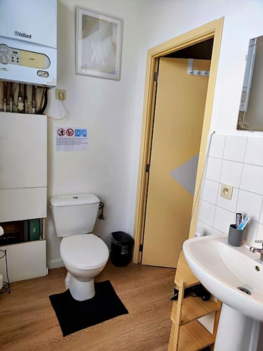 Appartement Studio Entier Avec Balcon - Tour Et Taxis *