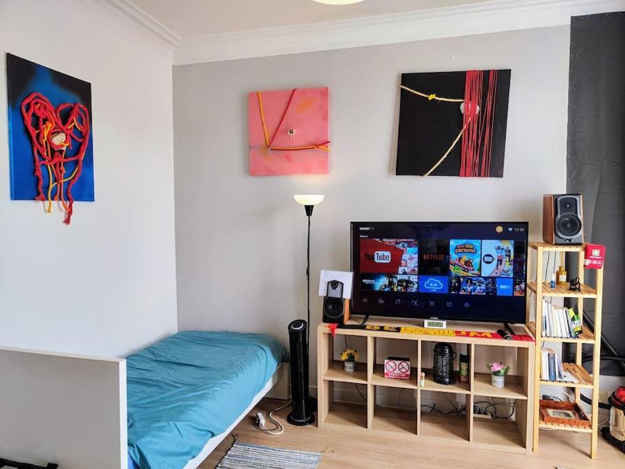 Appartement Studio Entier Avec Balcon - Tour Et Taxis Brussel