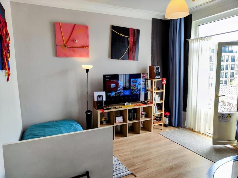 Studio Entier Avec Balcon - Tour Et Taxis Appartement