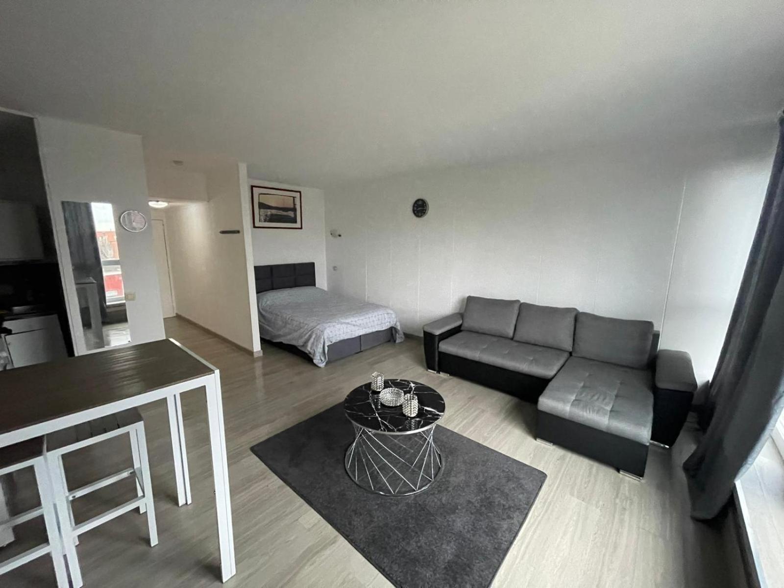 Elegant A Louise, Quartier Prestige De Apartment