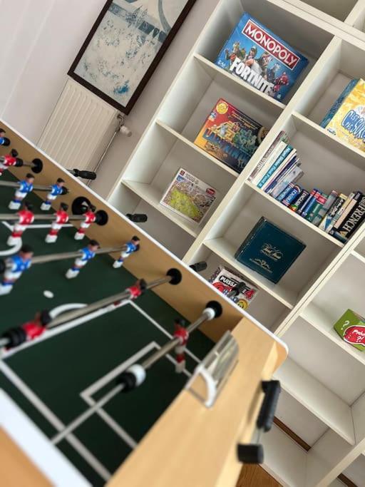Down Town Spacious Duplex With Private Parking & Game *