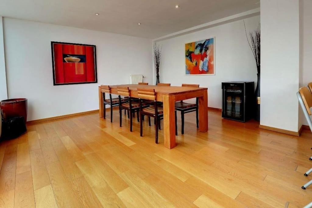Down Town Spacious Duplex With Private Parking & Game