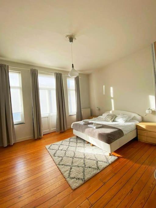 Cute Flat In Apartment *