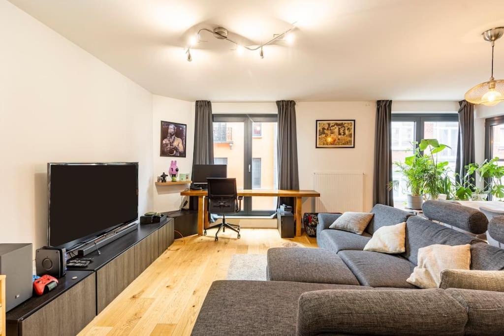 Apartment Elegant Canal-view Duplex With Free Parking