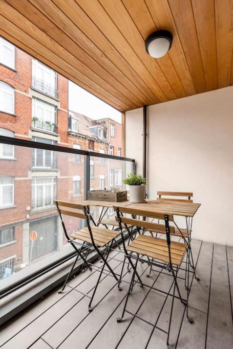 Elegant Canal-view Duplex With Free Parking Brussels