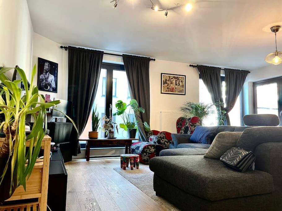 Elegant Canal-view Duplex With Free Parking Brüssel