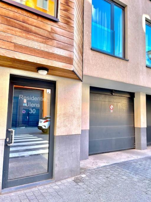 Elegant Canal-view Duplex With Free Parking * Brüssel