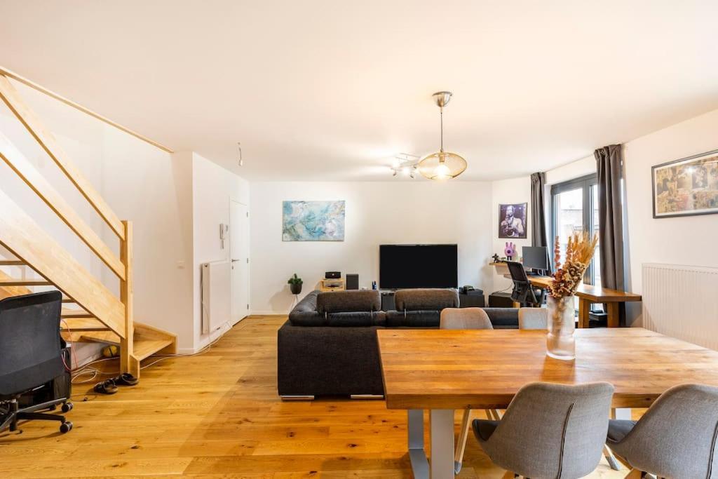Apartment Elegant Canal-view Duplex With Free Parking *