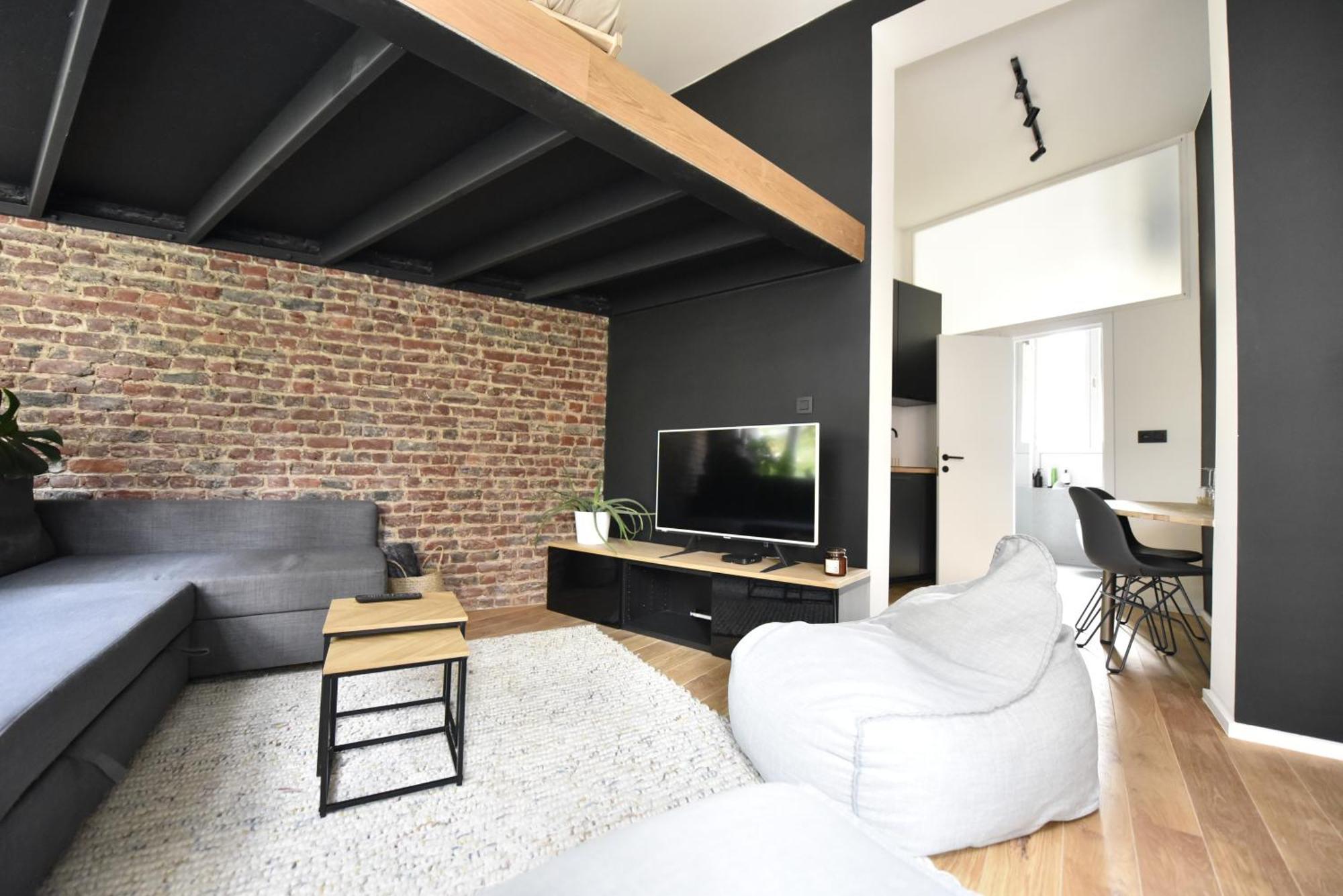 Modern Center Apartment *