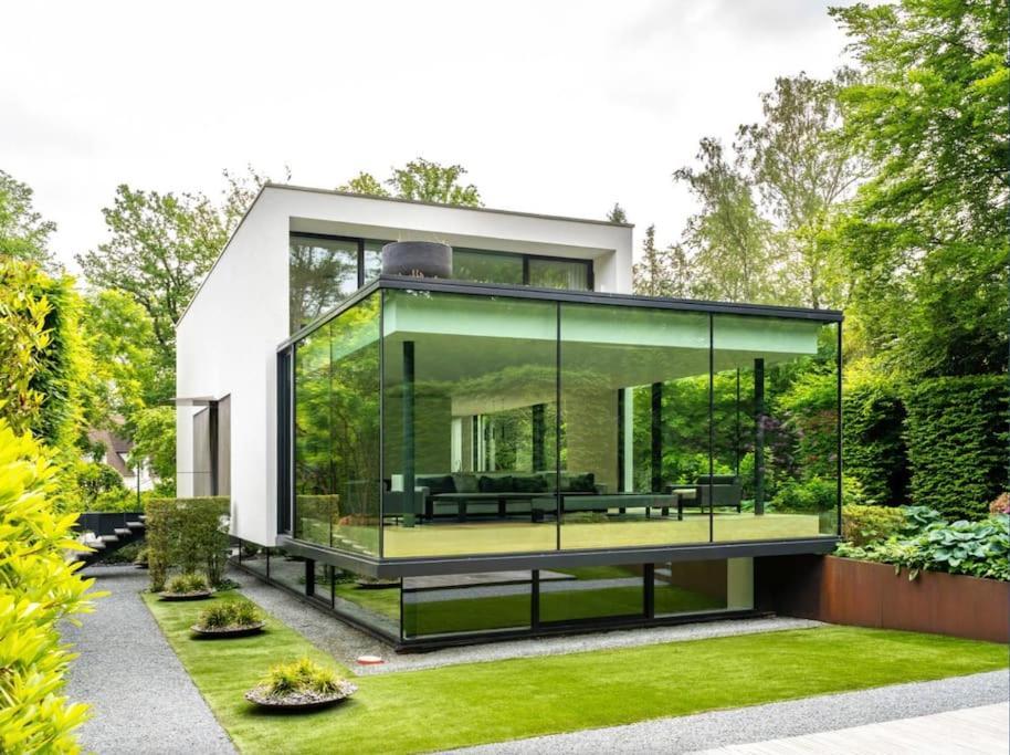 Villa Luxurious 1000m2 With Garden And Pool Brussels