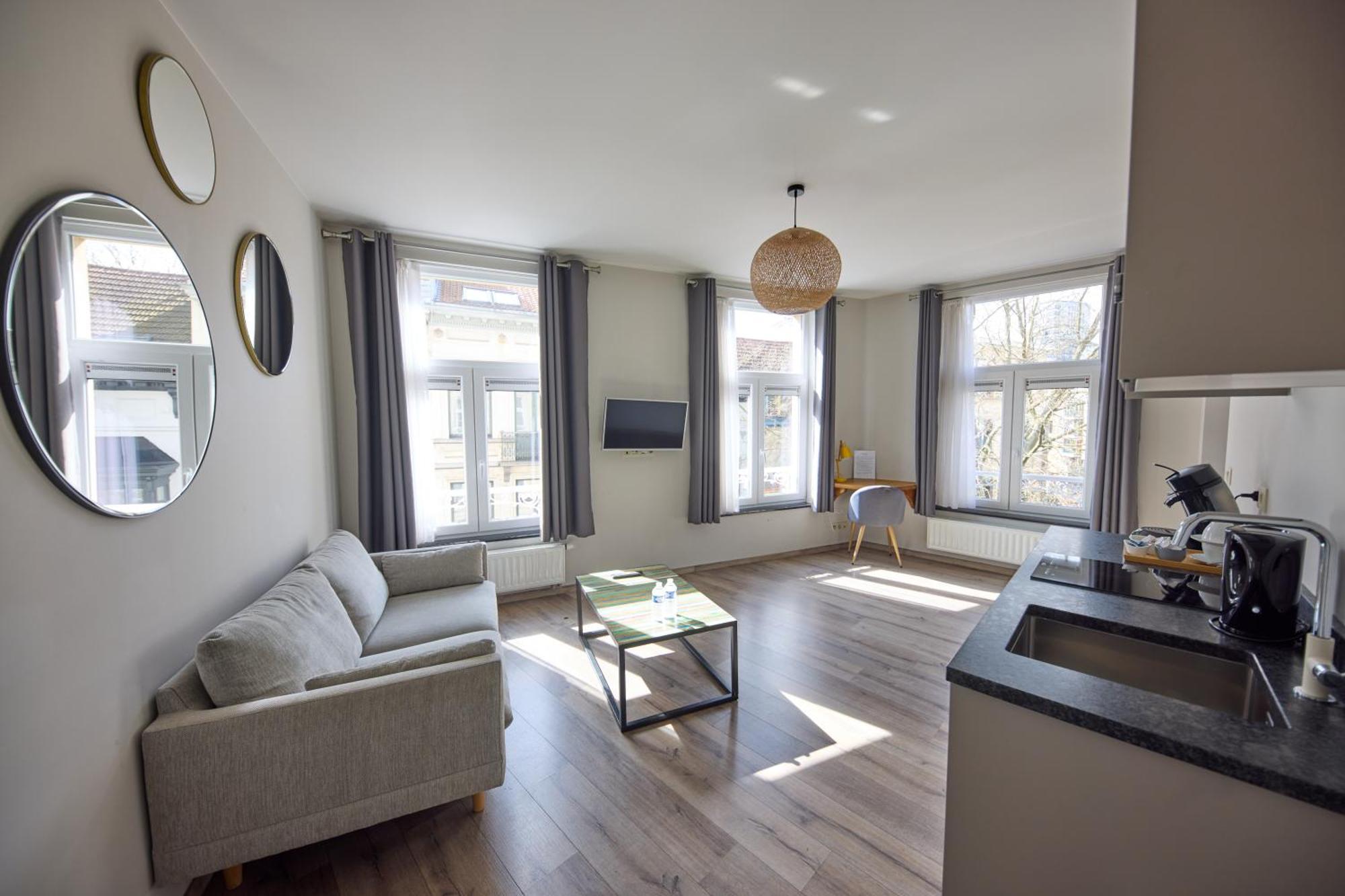 Schuman Luxe Apartment *