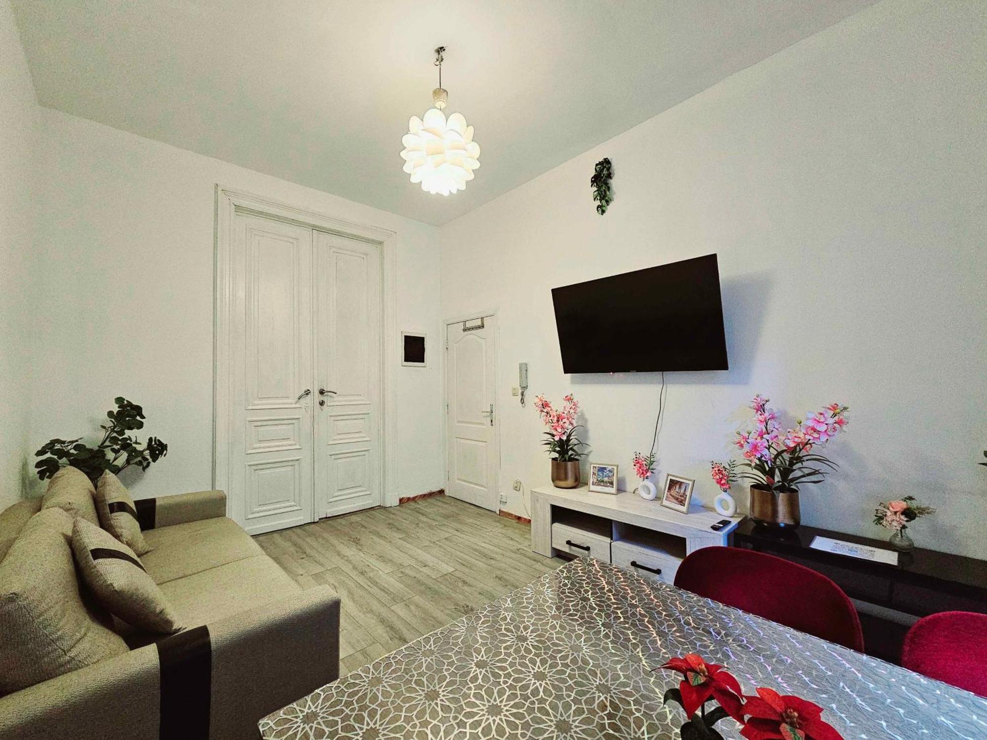 Modern & Comfortable Center Oasis~king Bed ! Apartment