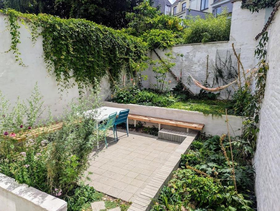 Charming House With Garden Apartment *