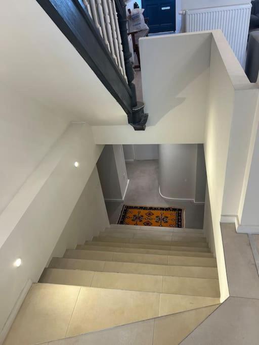 Exceptional 600 M2 Spacious 12bd 12ba Villa *