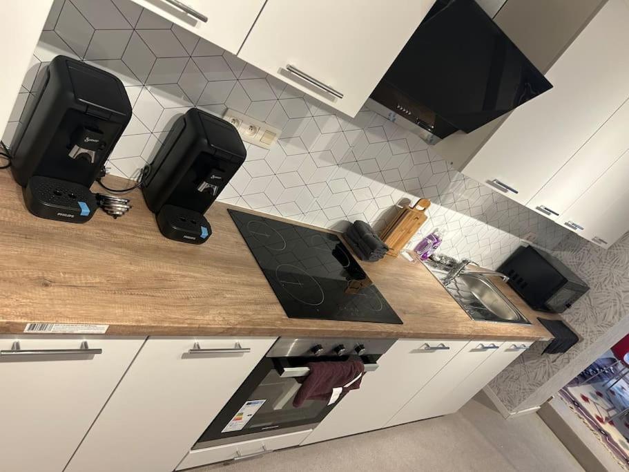 Exceptional 600 M2 Spacious 12bd 12ba *
