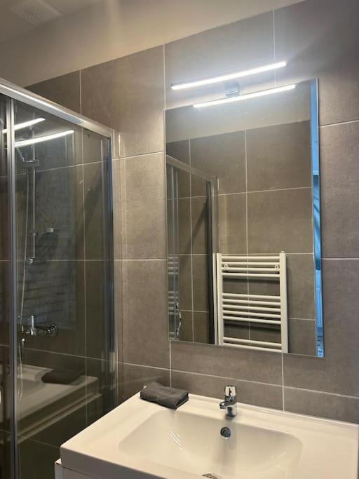 Exceptional 600 M2 Spacious 12bd 12ba Villa *