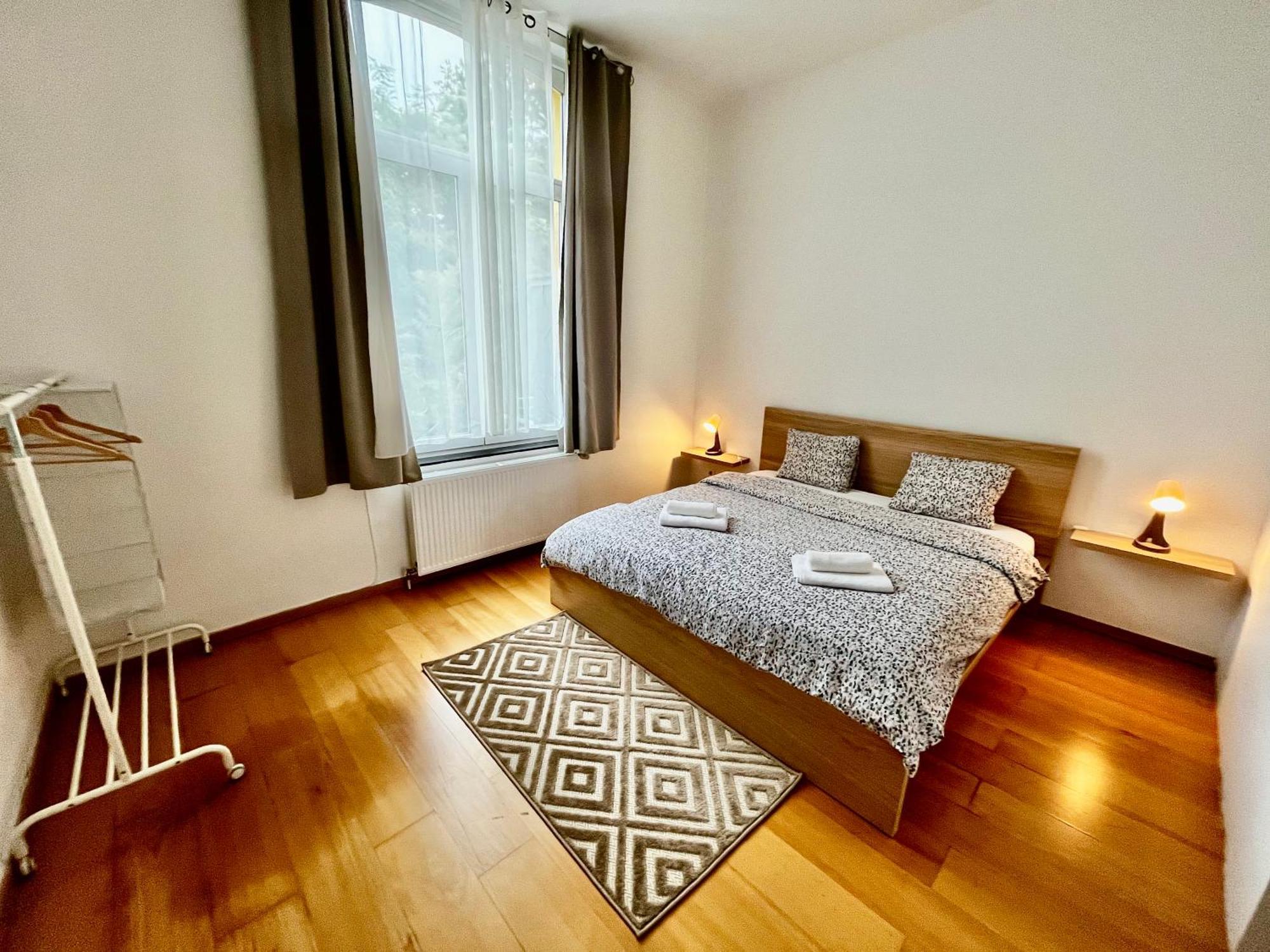 Apartment L&l 1 *