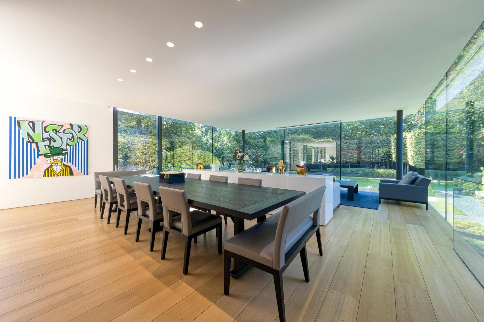 Luxurious 1000m2 With Garden And Pool