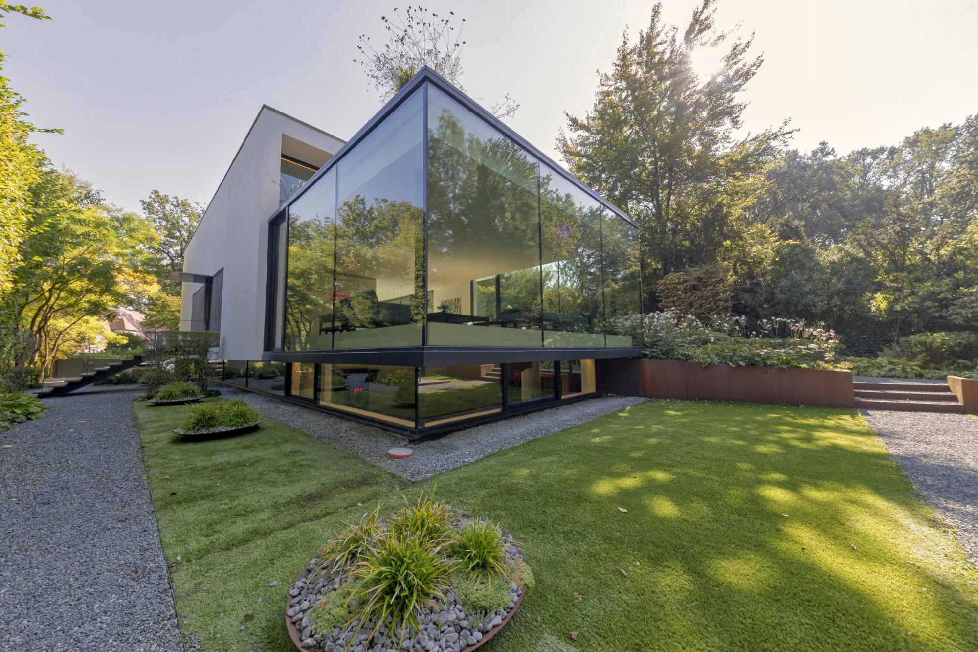 Luxurious 1000m2 With Garden And Pool Villa