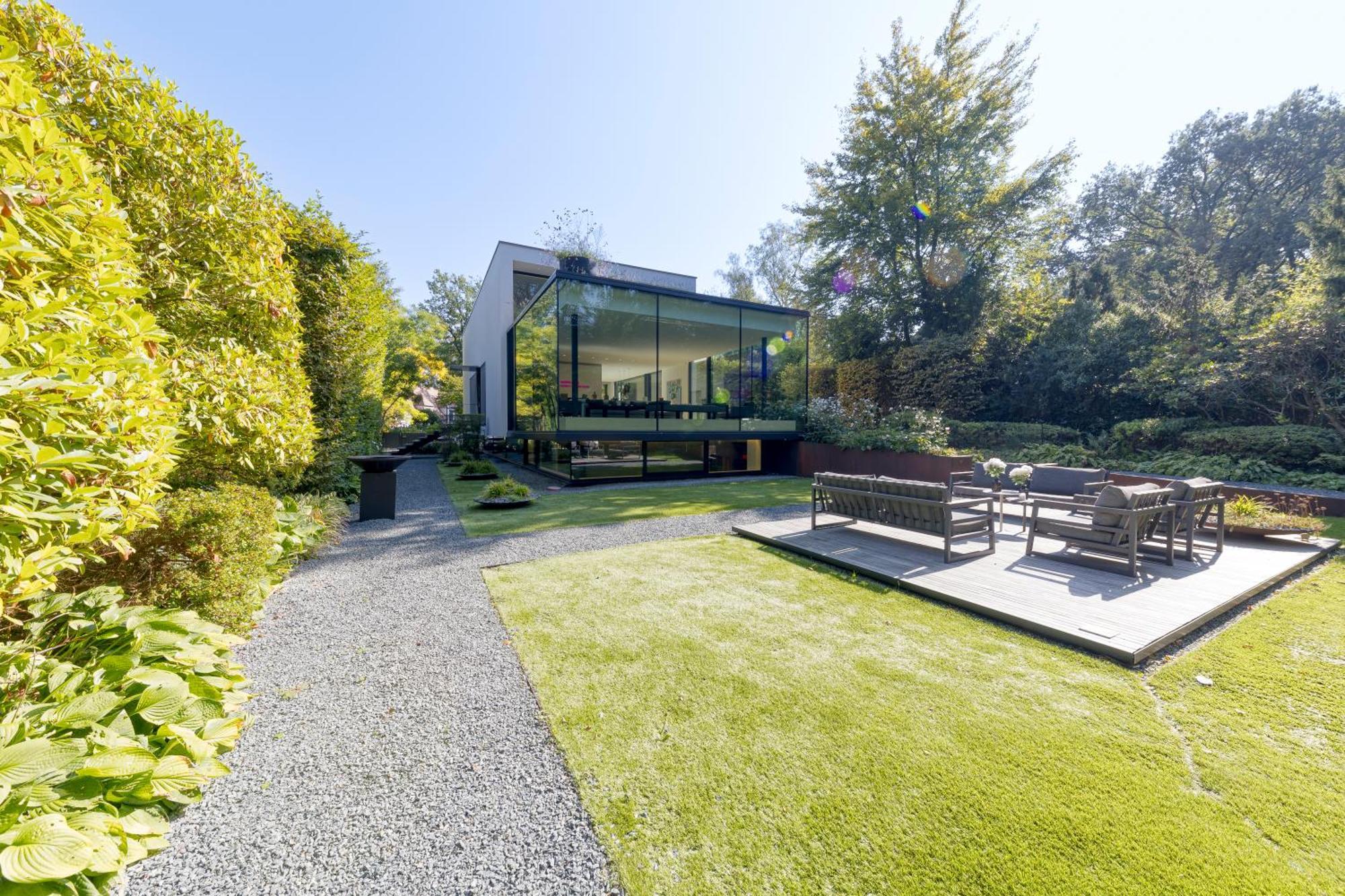 Luxurious 1000m2 With Garden And Pool