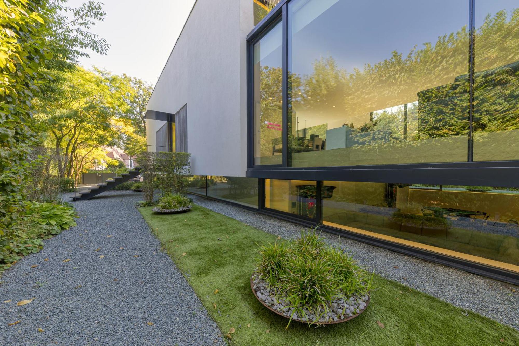 Luxurious 1000m2 With Garden And Pool Villa Brussels