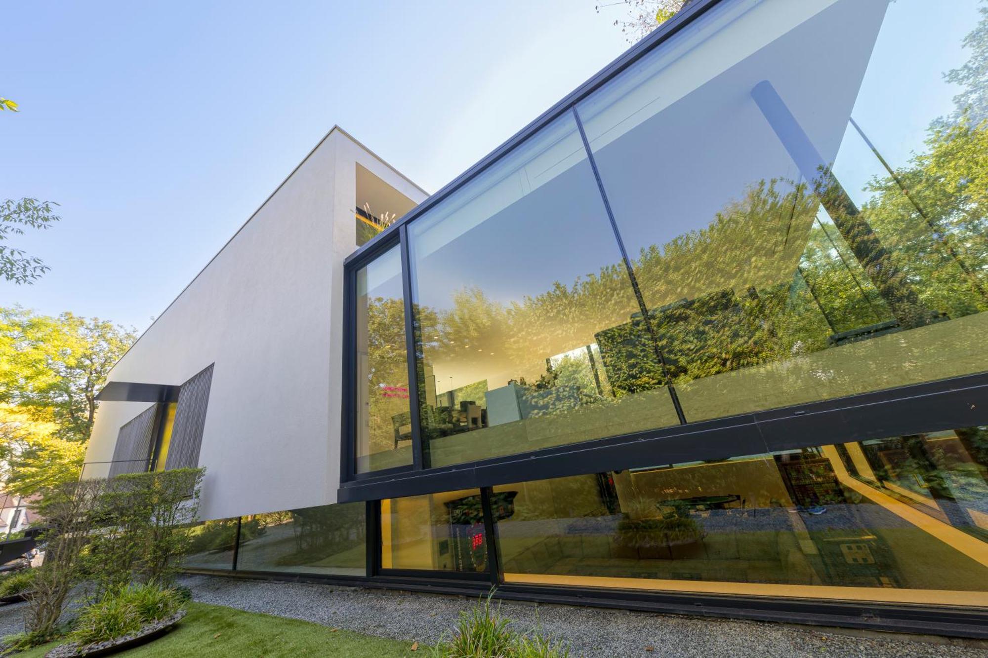 Luxurious 1000m2 With Garden And Pool *