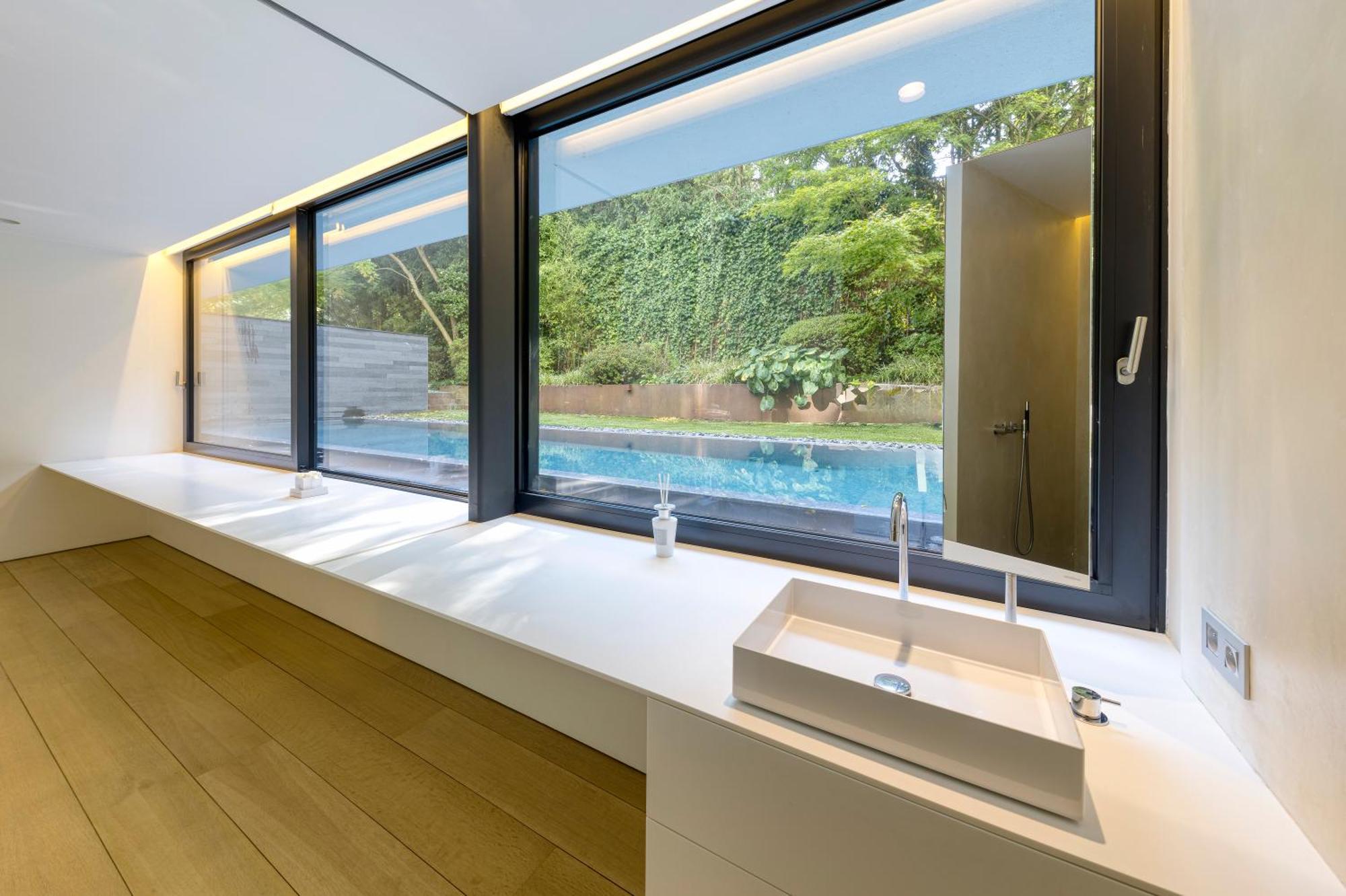Villa Luxurious 1000m2 With Garden And Pool