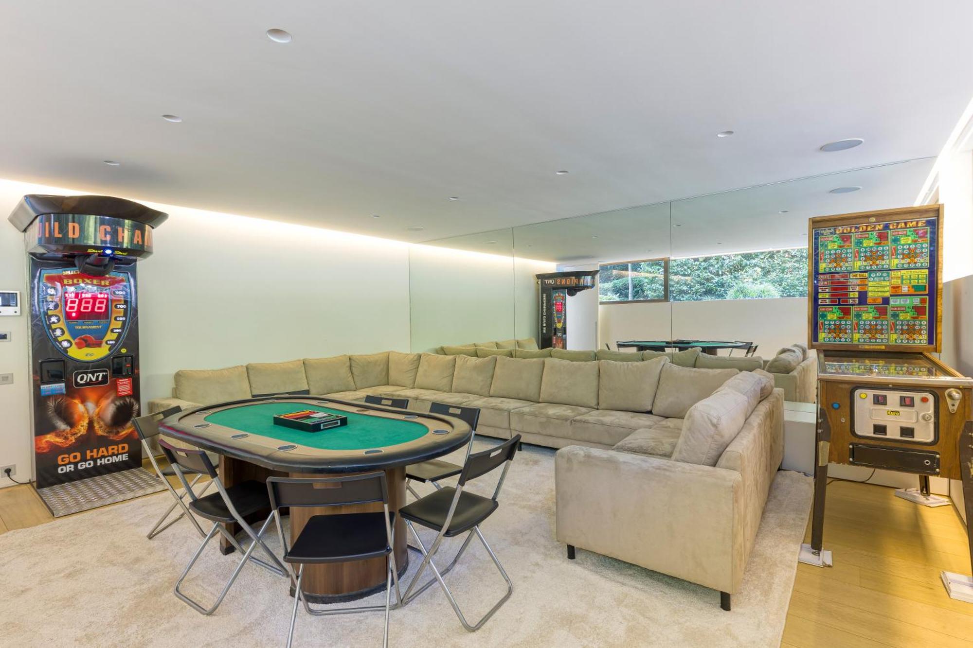 Luxurious 1000m2 With Garden And Pool Brussels