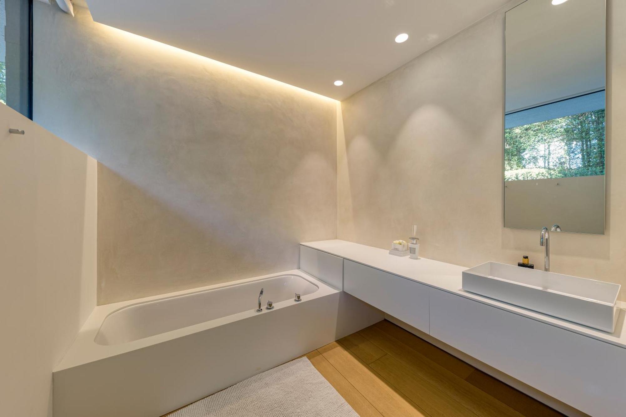 Villa Luxurious 1000m2 With Garden And Pool