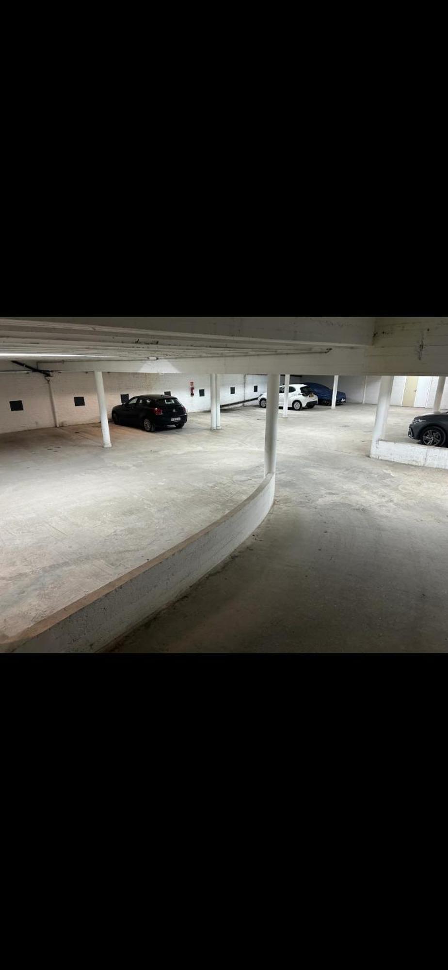 Spacieux Avec Terrasse Et Garage Prive * Brussel
