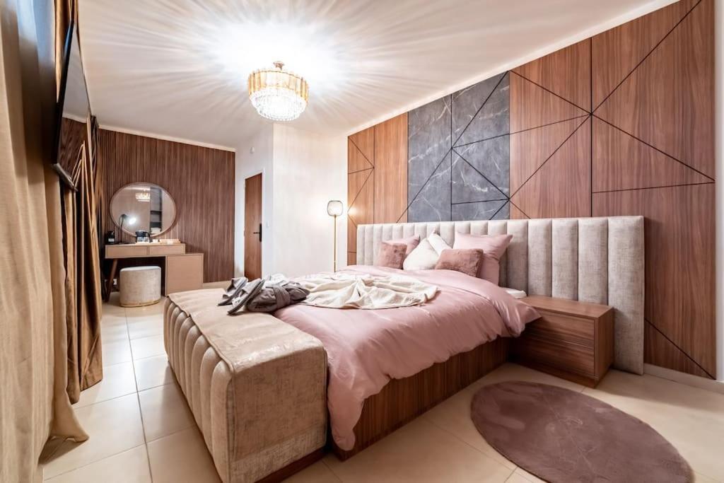 Luxueux 5 Chambre-verifiez Le Numero Sur Les Images *