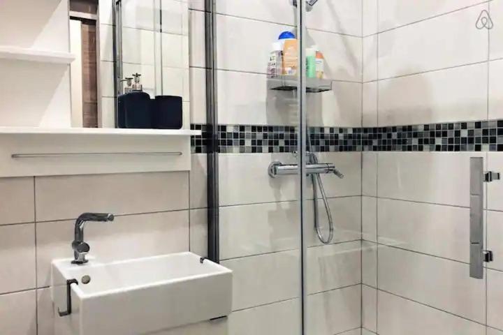 Entierement Renove Et Equipe De Deux Dans Le Quartier Schuman Apartamento
