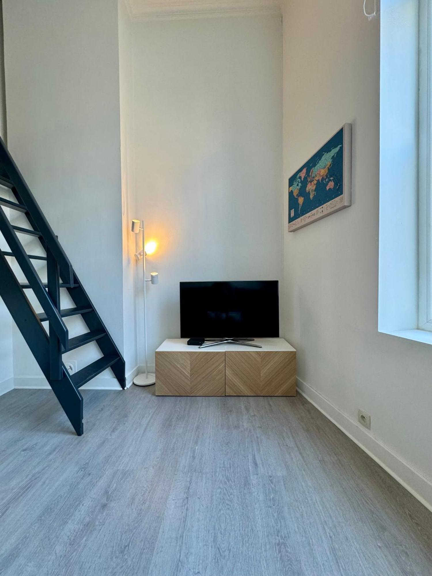 Apartment Avec En Mezzanine *