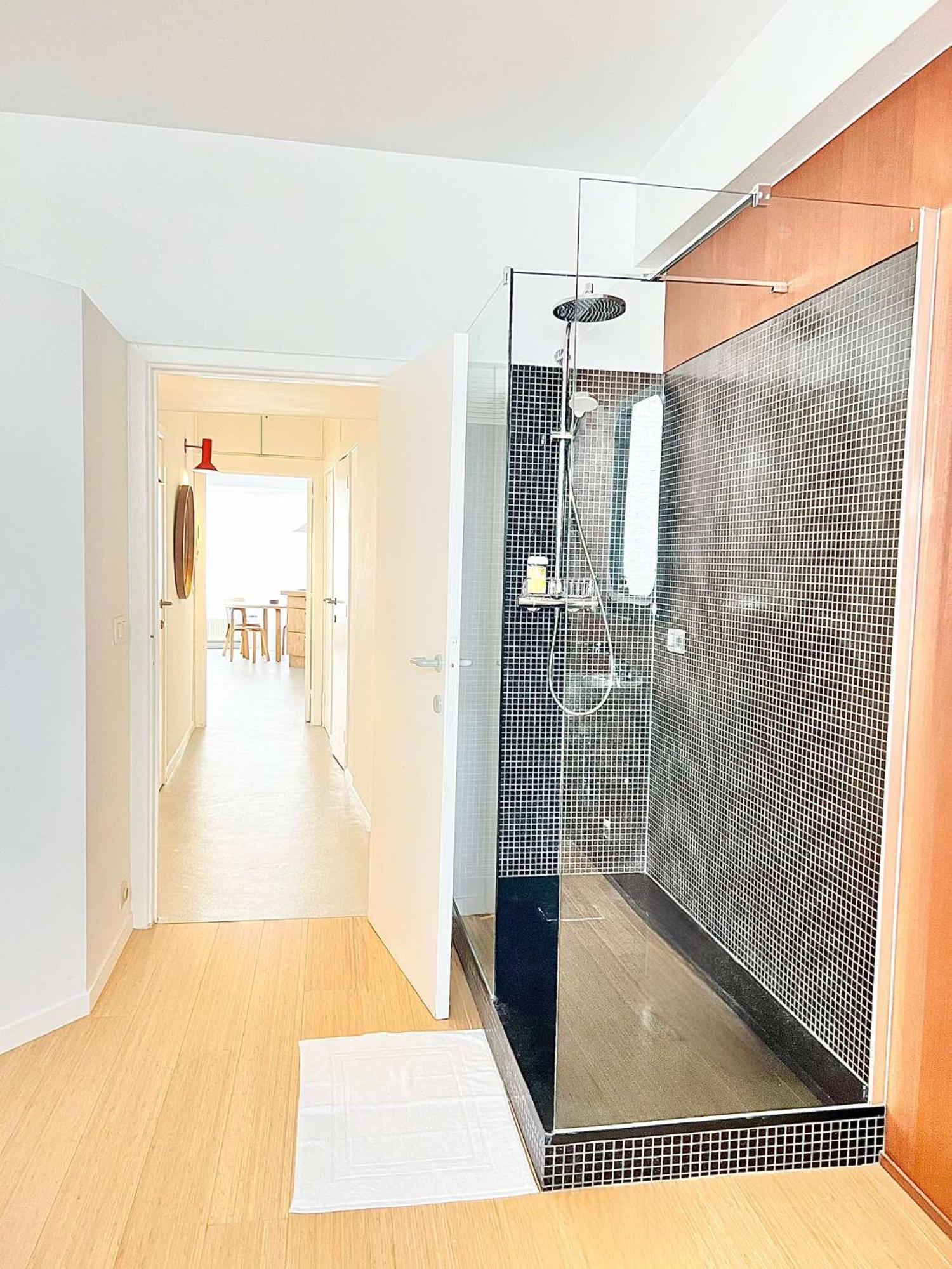 5 Min From Grand Place 1 Bedroom Apt Renovated! Appartement Brussel