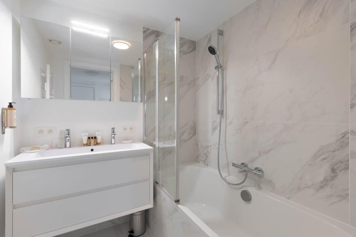 Spacious 3bd Apt In Uccle - Ch6 *