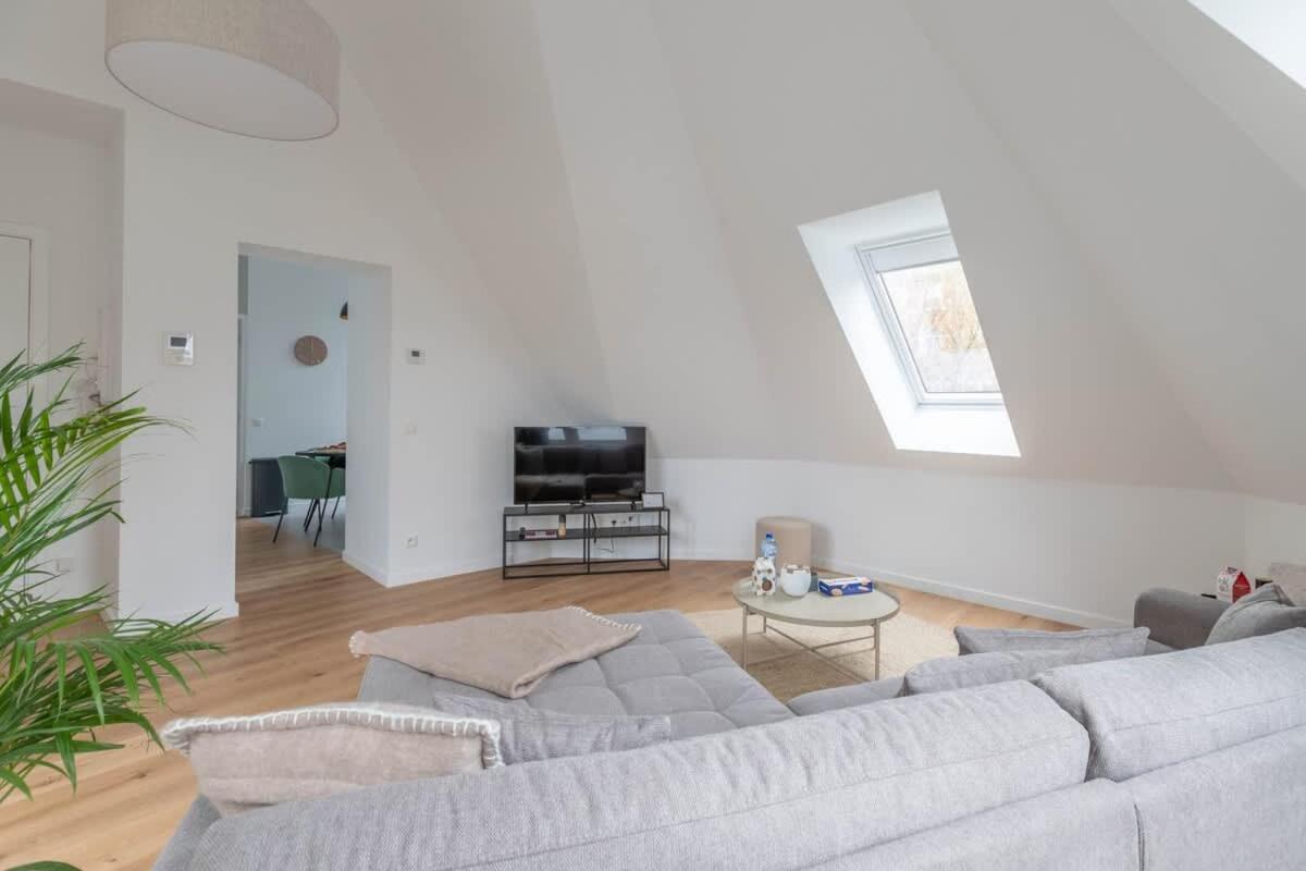 Apartment Spacious 3bd Apt In Uccle - Ch 4 *