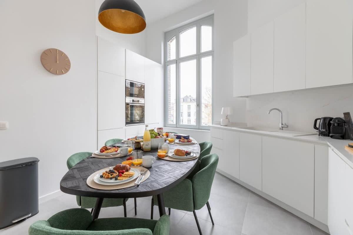 Apartment Spacious 3bd Apt In Uccle - Ch 4