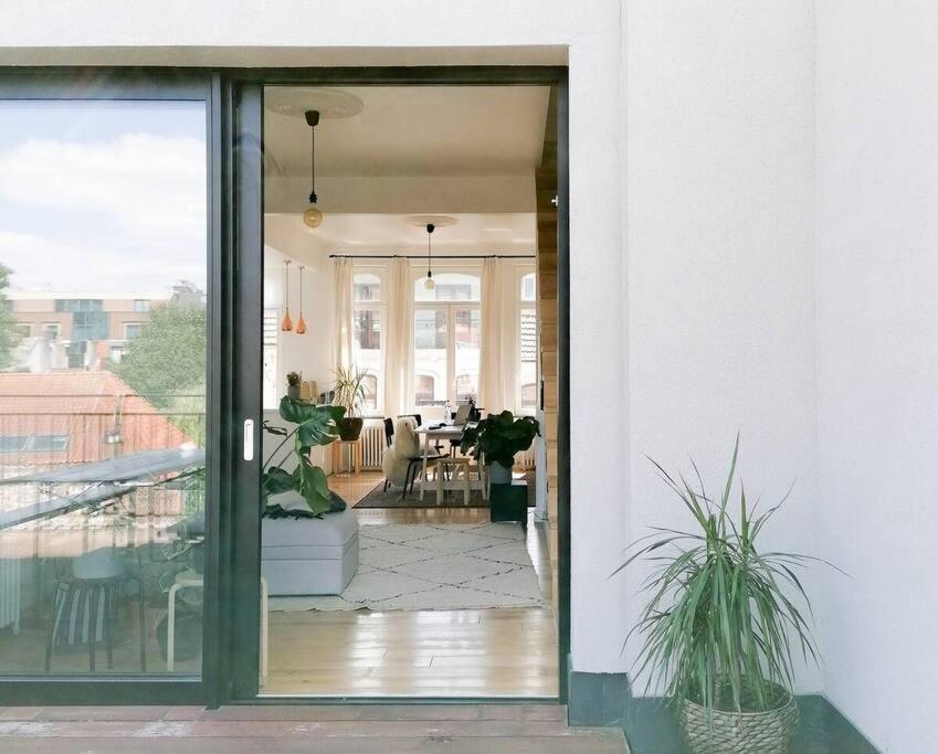 Beautiful 2 Bedroom Duplex In Le Chatelain * Brussels