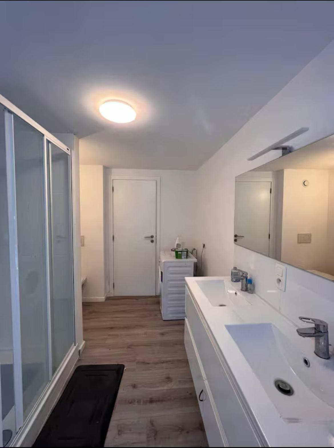 Chambre Et Etage Prives Dans Un Duplex Moderne Homestay Brussels