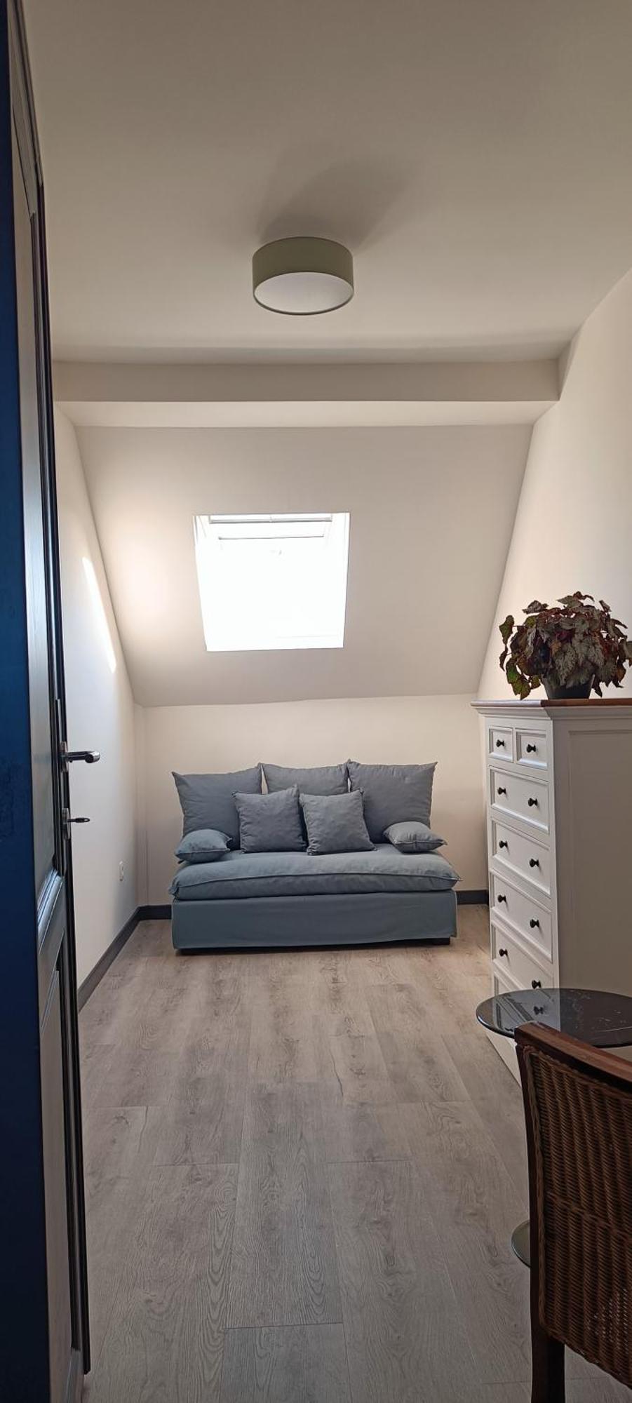 Modern Triplex 140m2 - 4 Bedrooms, 1 Living & 2 Bathrooms - 8 People In *