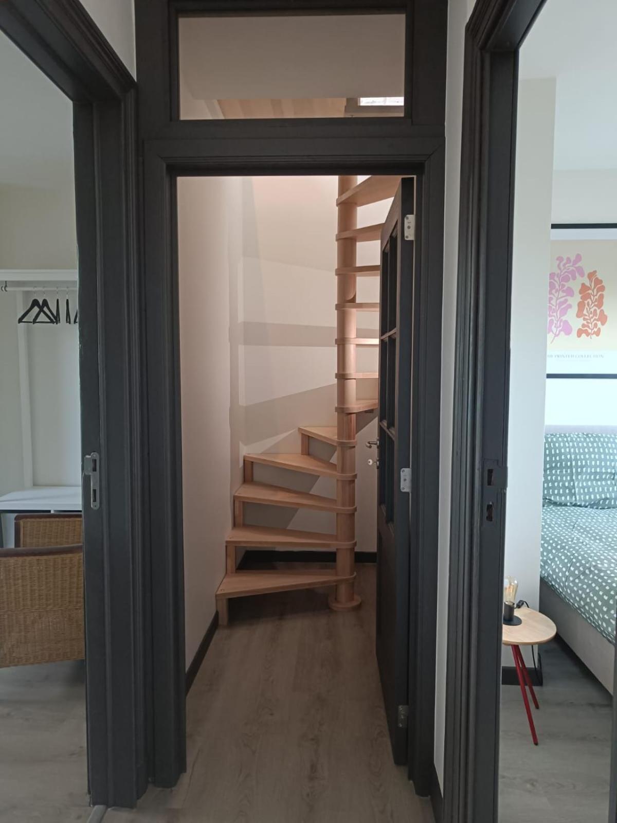 Modern Triplex 140m2 - 4 Bedrooms, 1 Living & 2 Bathrooms - 8 People In * Brussels