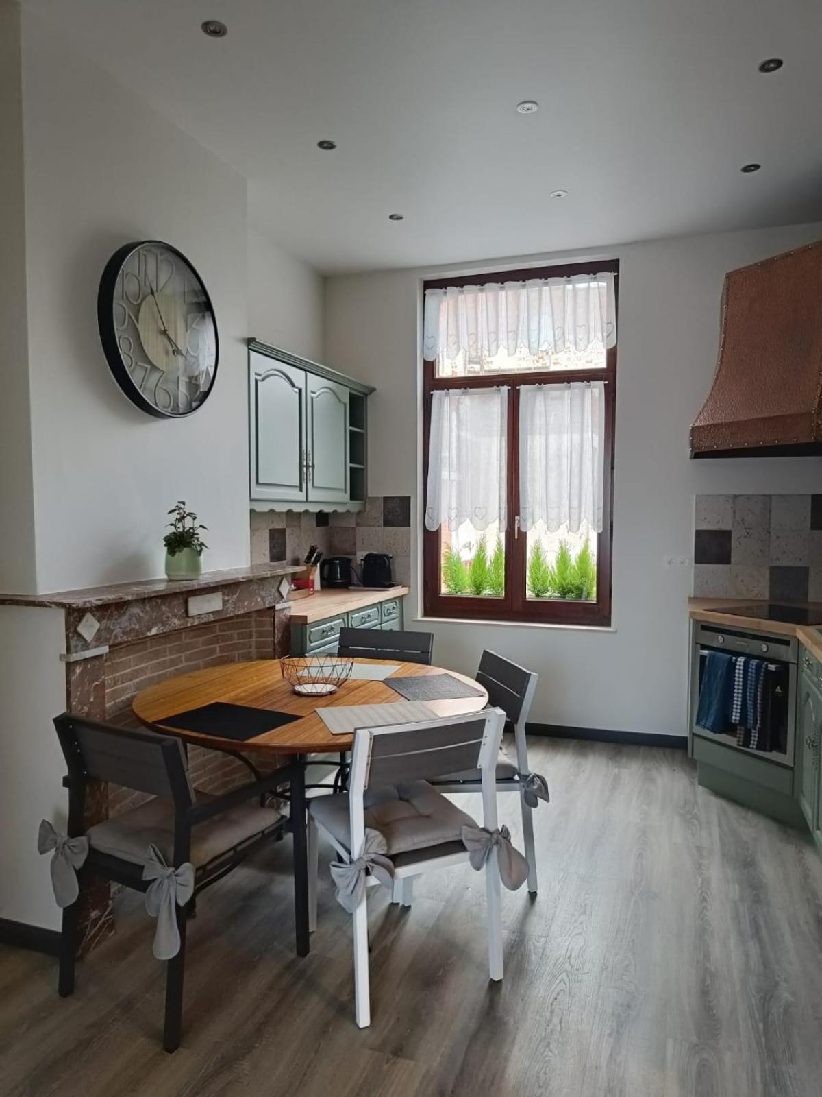Apartment Modern Triplex 140m2 - 4 Bedrooms, 1 Living & 2 Bathrooms - 8 People In
